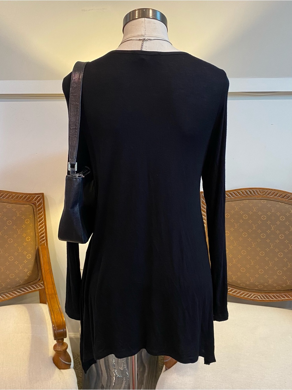 Karen Kane Black & Gray Grunge Chevron Knit Tunic Top Asymmetrical Hem, Size M - Picture 2 of 3